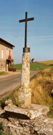 Croix de Montplan carrefour dans le hameau m