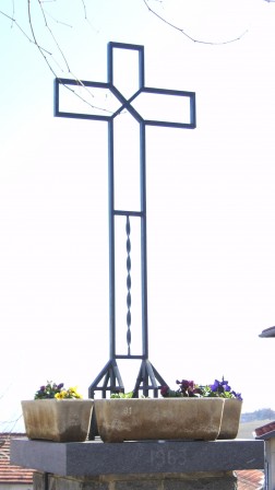 Croix de la place St Jean Baptiste a Chausan m